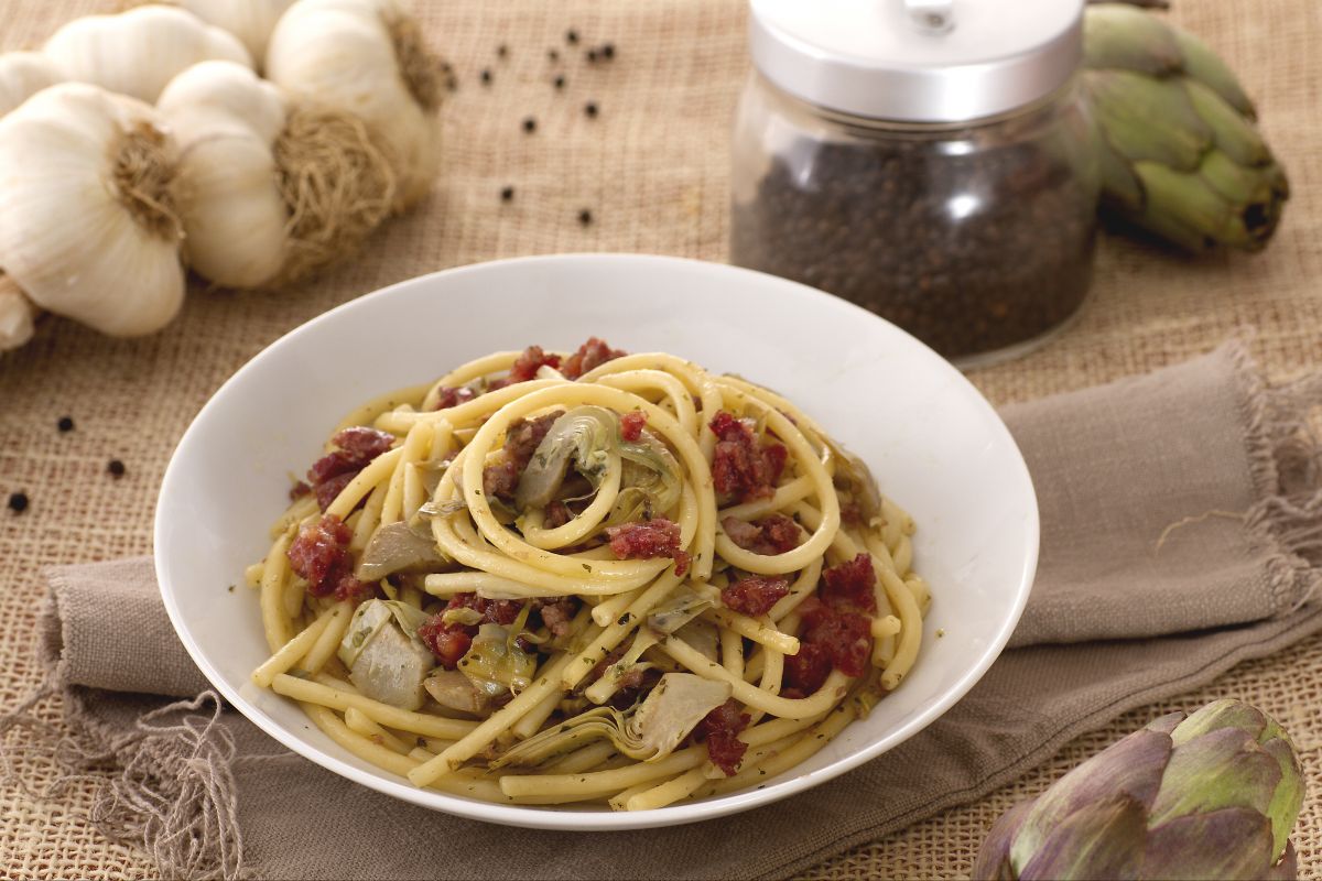 Bucatini with crispy zampone and artichokes