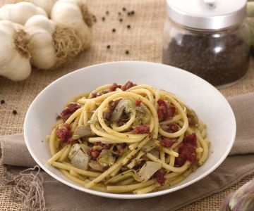 Bucatini with crispy zampone and artichokes