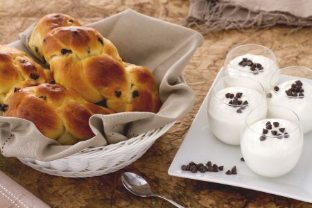Yogurt buns with chocolate chips