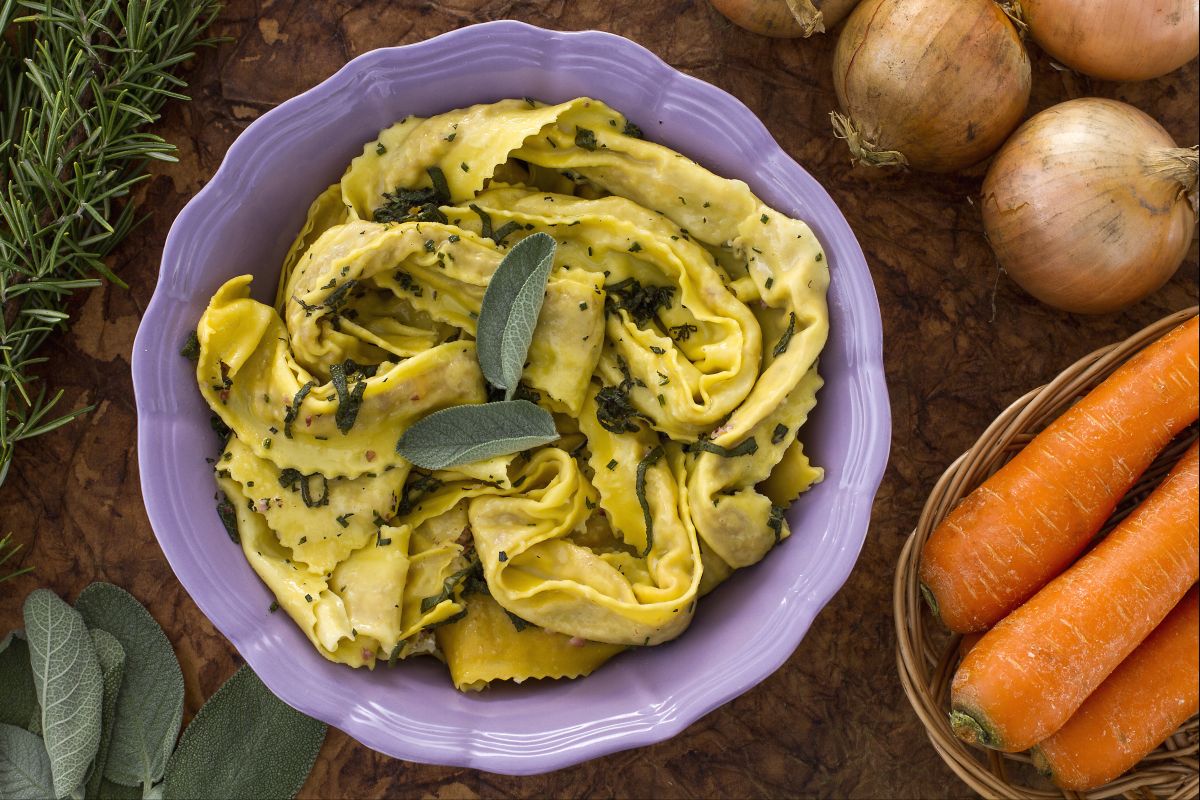 Stuffed tagliatelle with cotechino