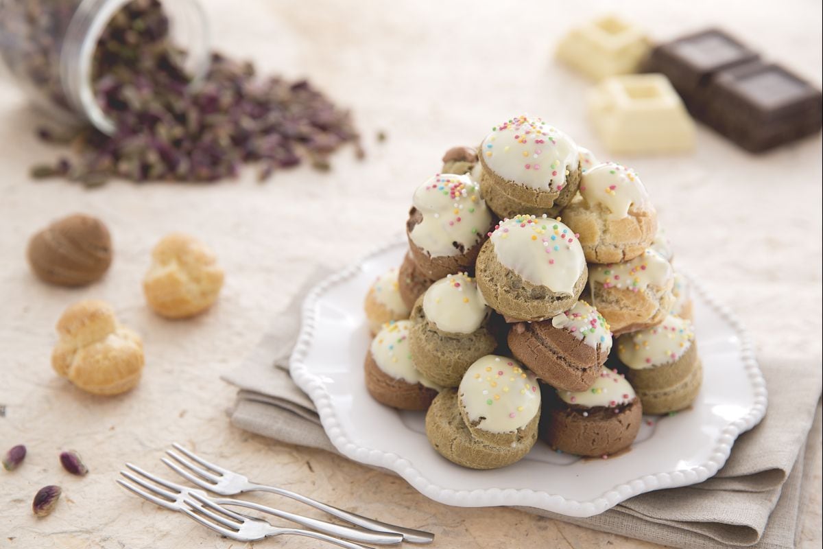 Colorful profiteroles with mascarpone