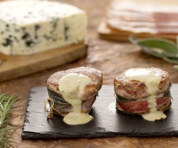 Pork medallions with roquefort