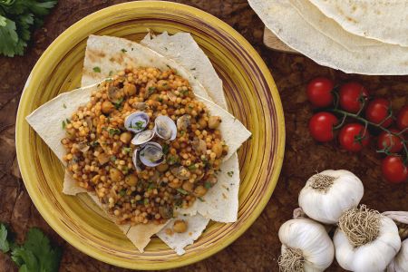 Fregola with clams and chickpeas