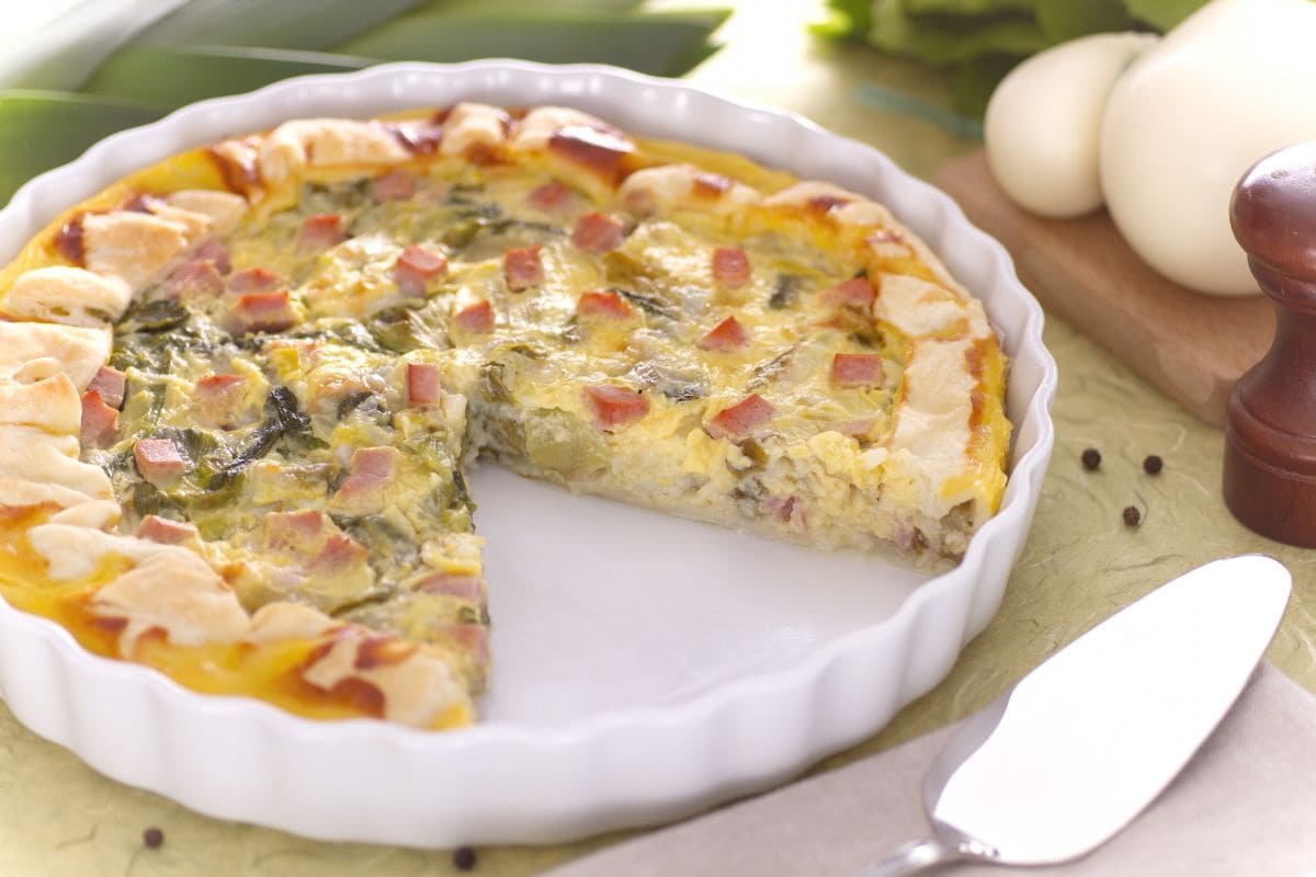 Quiche with escarole and diced ham