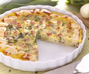 Quiche with escarole and diced ham