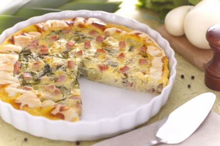 Quiche with escarole and diced ham