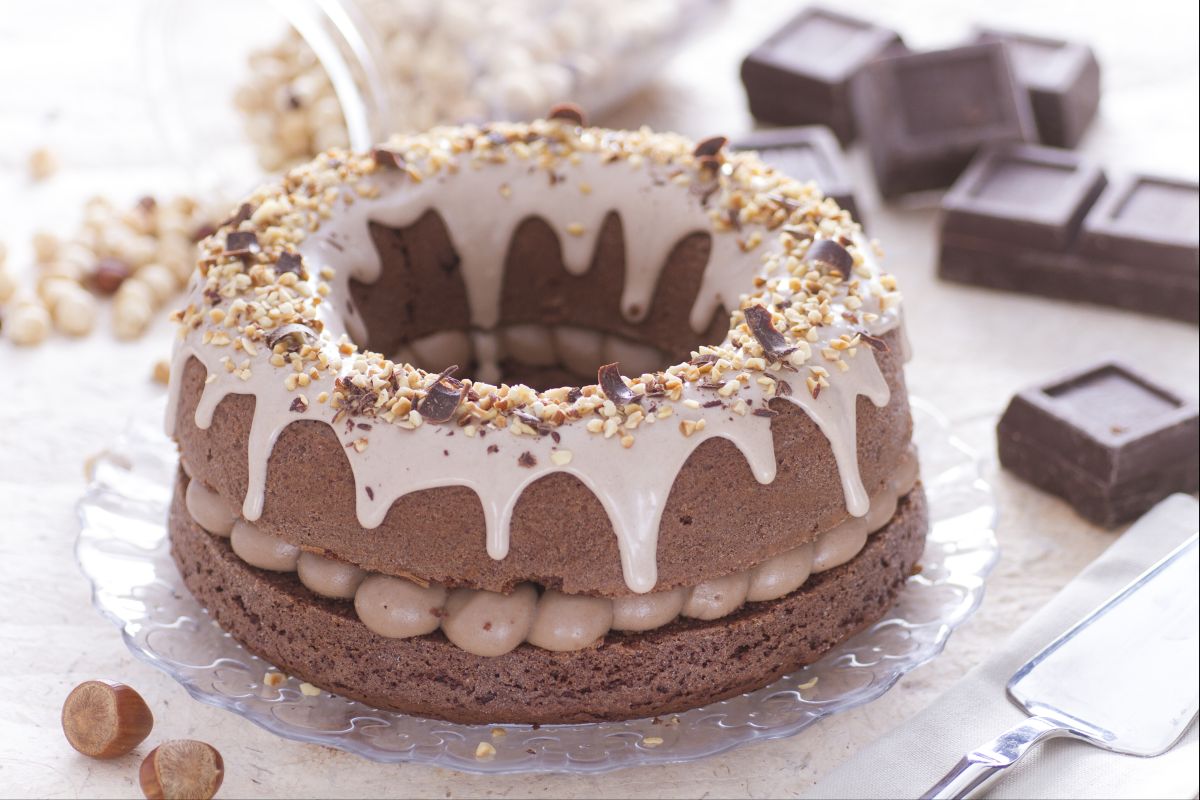 Chocolate ring cake with hazelnut cream