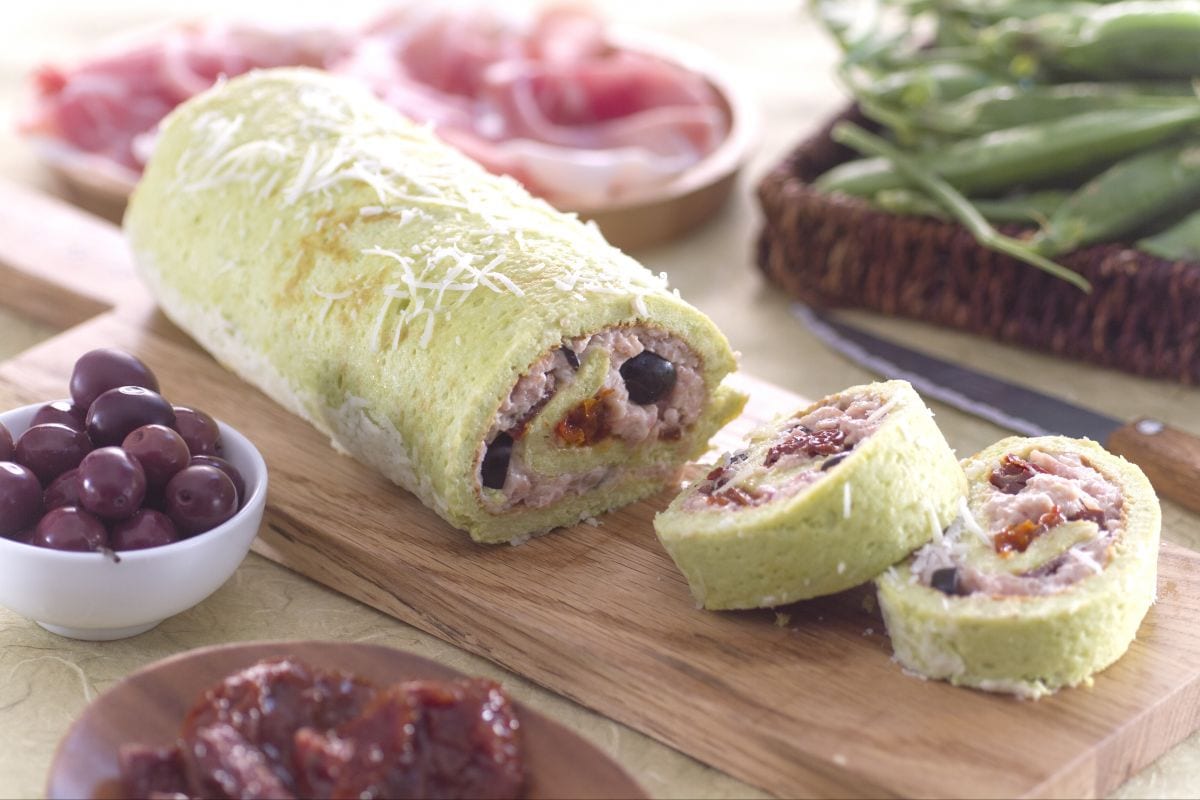 Pea roll with prosciutto and sun-dried tomatoes