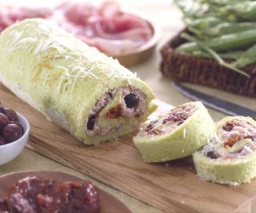Pea roll with prosciutto and sun-dried tomatoes