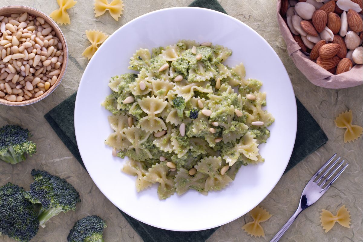 Pasta with broccoli pesto