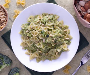 Pasta with broccoli pesto