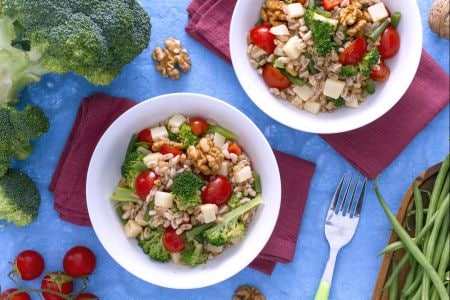 Spelt salad with vegetables