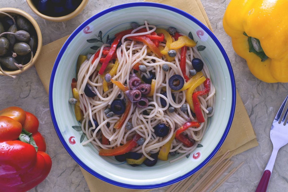 Spaghetti with peppers, olives, and capers