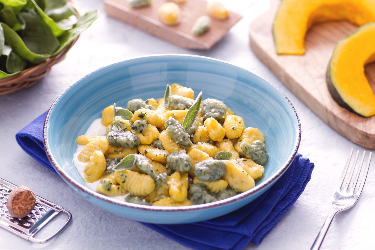 Colored gnocchi with yogurt sauce
