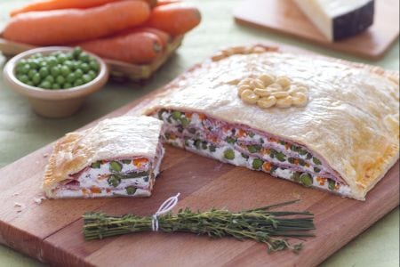 Puff pastry with ham, ricotta, and vegetables