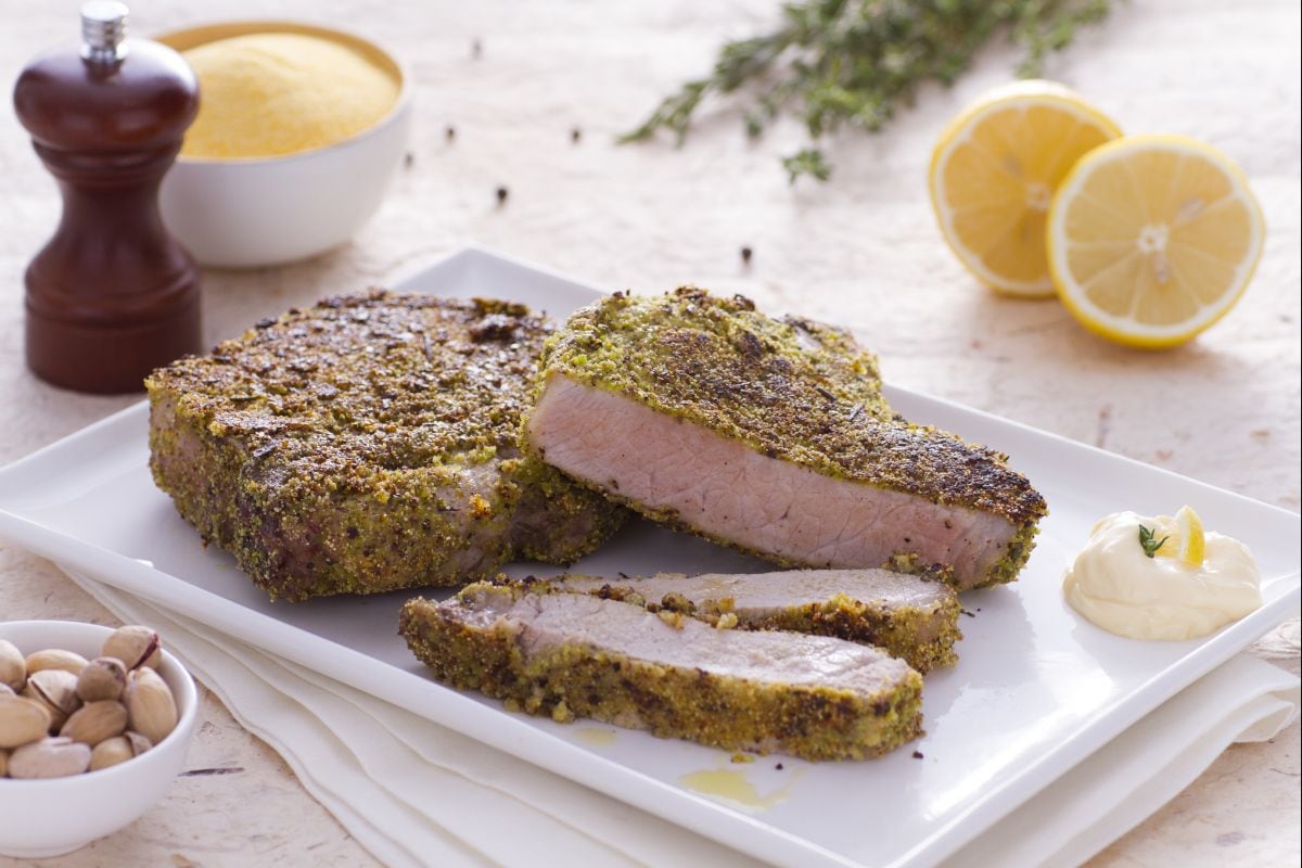 Pork chops with lemon and crunchy coating