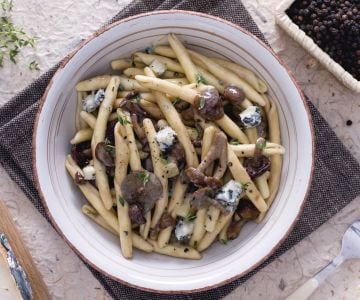Strozzapreti with mushrooms and gorgonzola