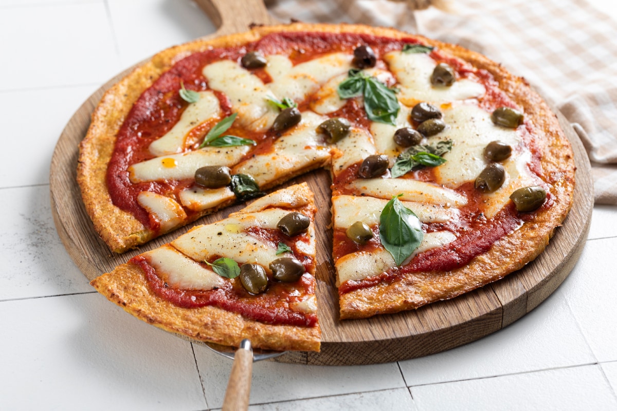 Fake cauliflower pizza