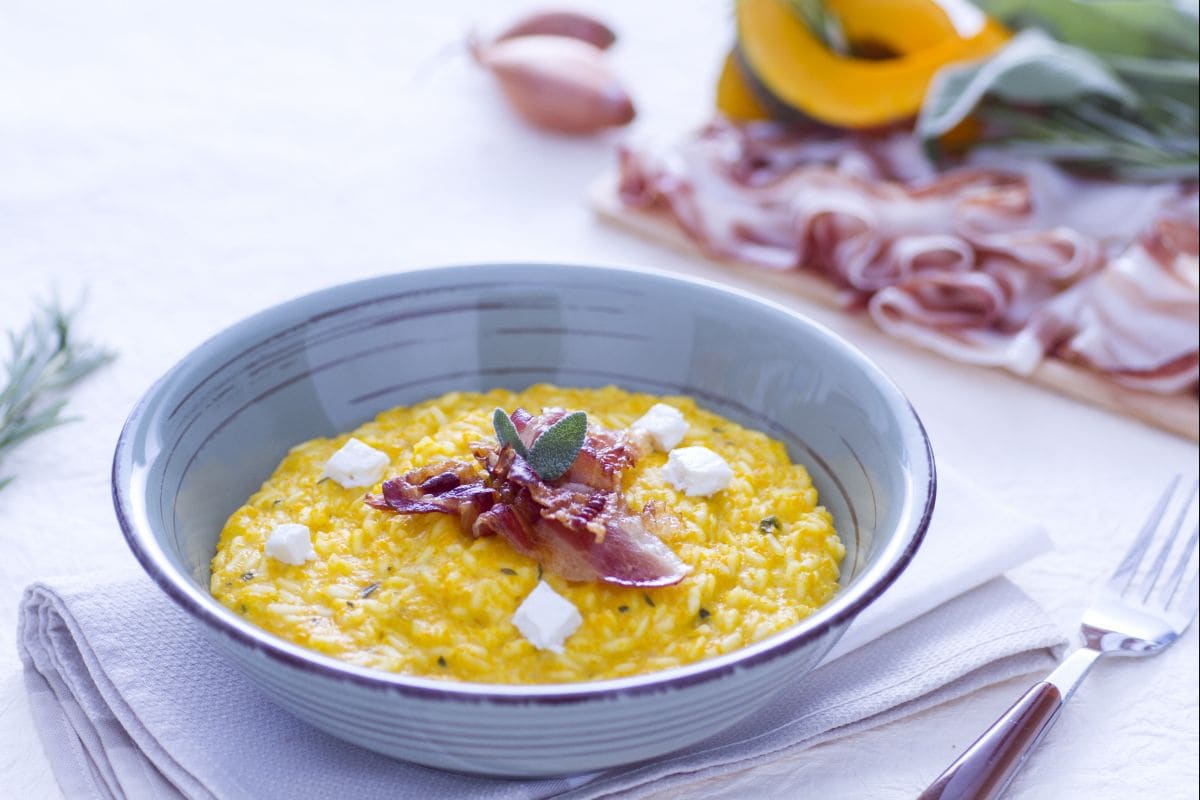 Pumpkin risotto with robiola cheese and crispy bacon