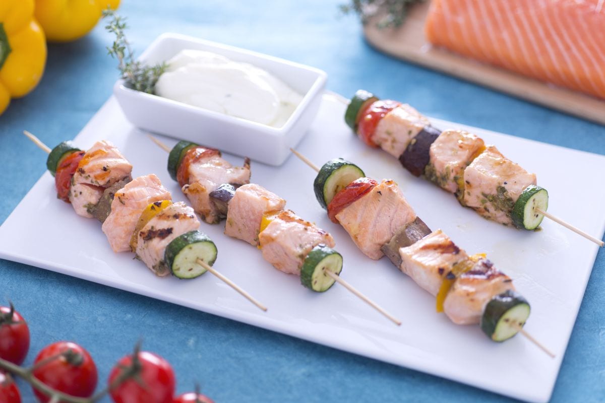Salmon shish kebab with yogurt sauce
