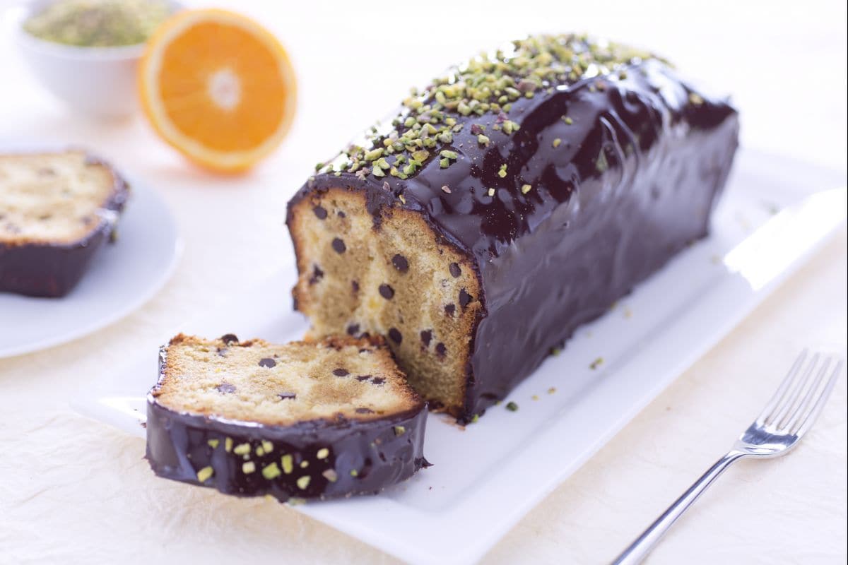 Two-flavor plumcake with pistachio and orange