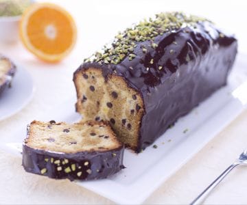 Two-flavor plumcake with pistachio and orange