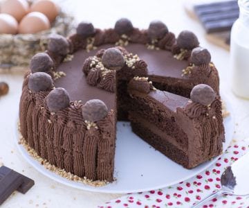 Soft cocoa cake with chocolate ganache