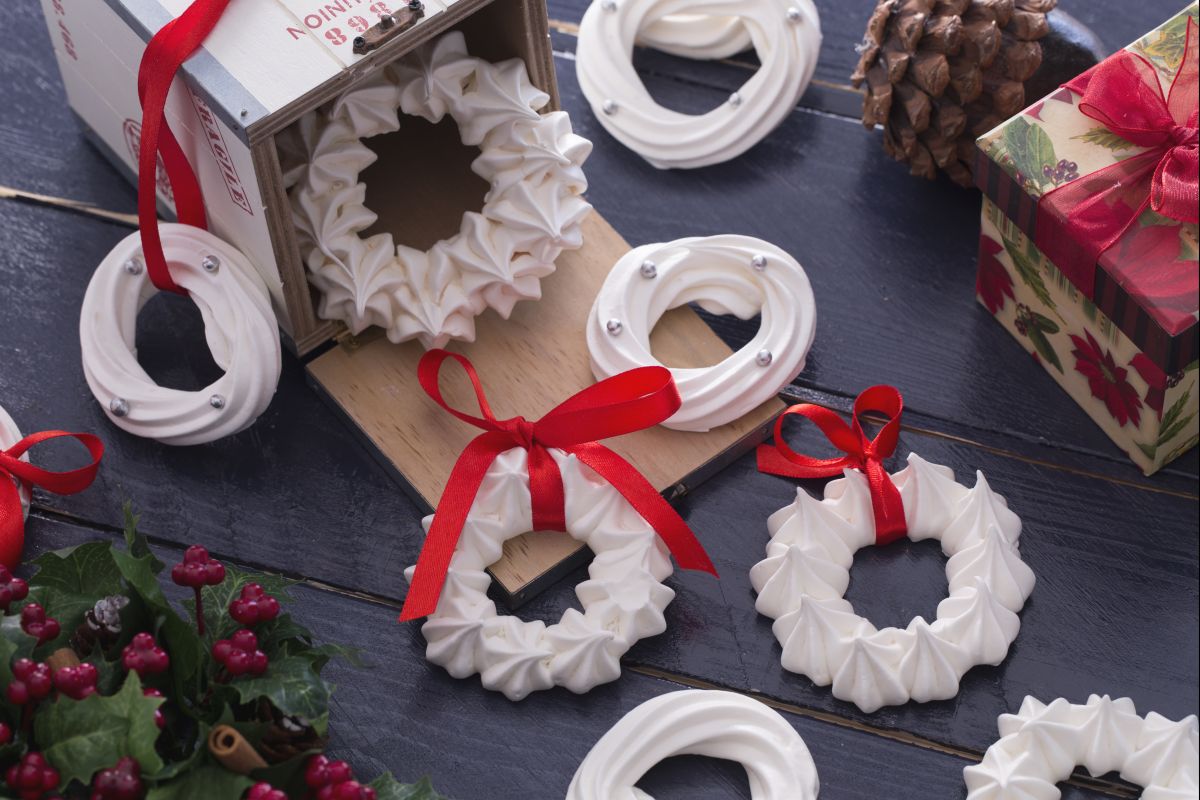 Meringue Wreaths