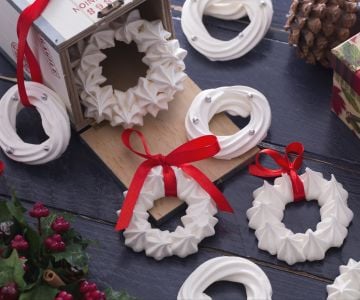 Meringue Wreaths