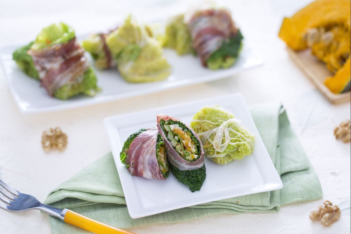 Cabbage rolls stuffed with vegetables