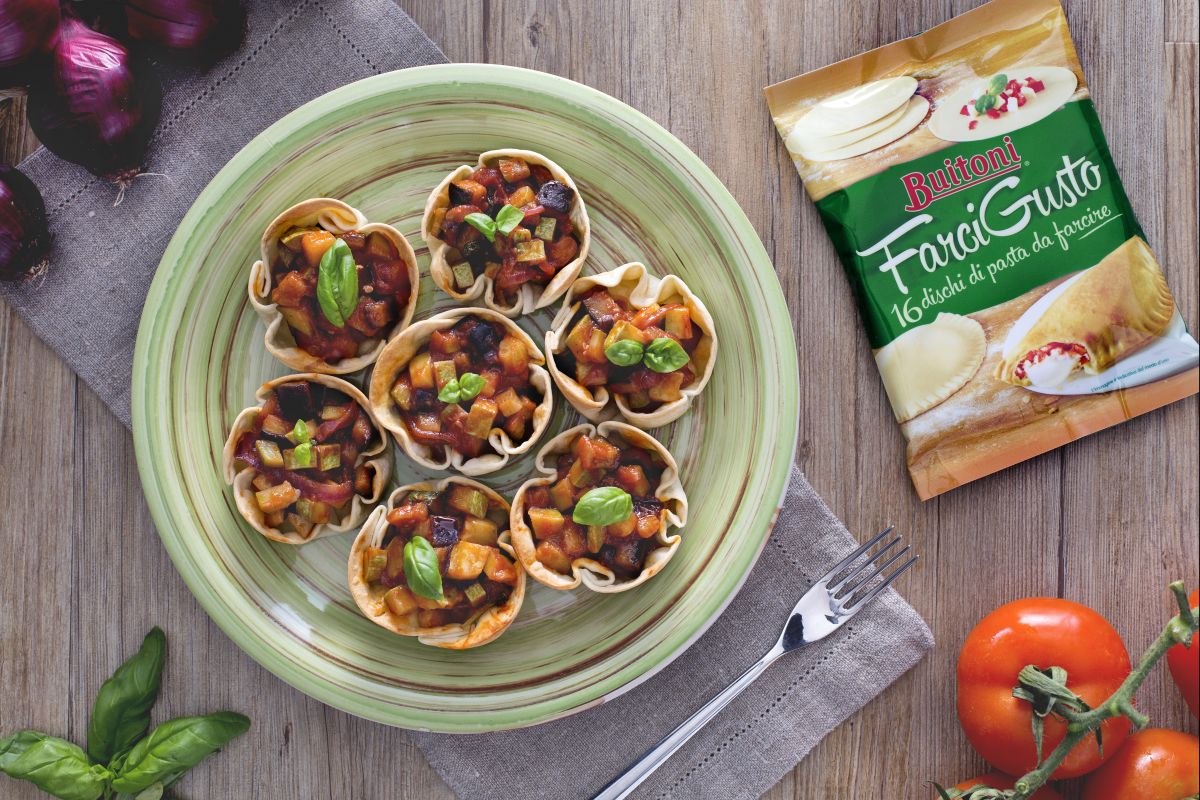 Crunchy baskets with eggplant and zucchini caponata