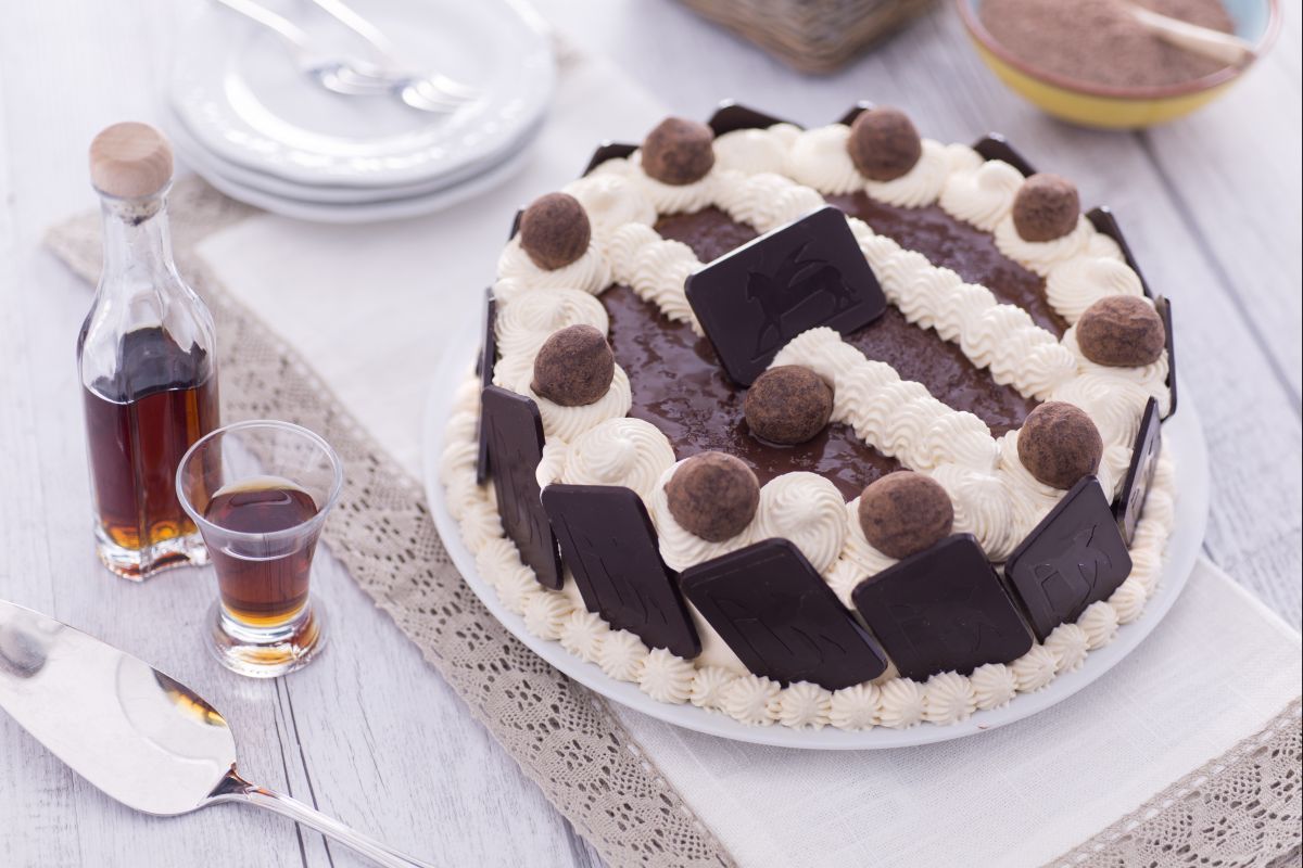 Cocoa cake with zabaglione cream