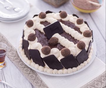 Cocoa cake with zabaglione cream