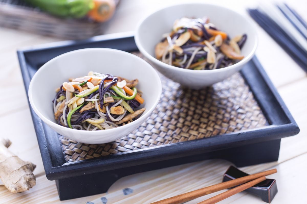 Rice noodles with vegetables and caramelized chicken