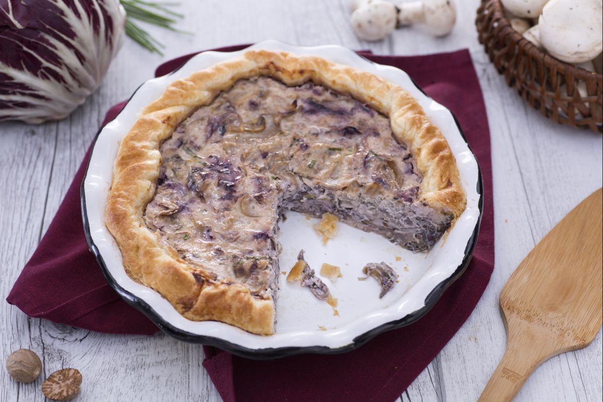 Savory pie with mushrooms and radicchio