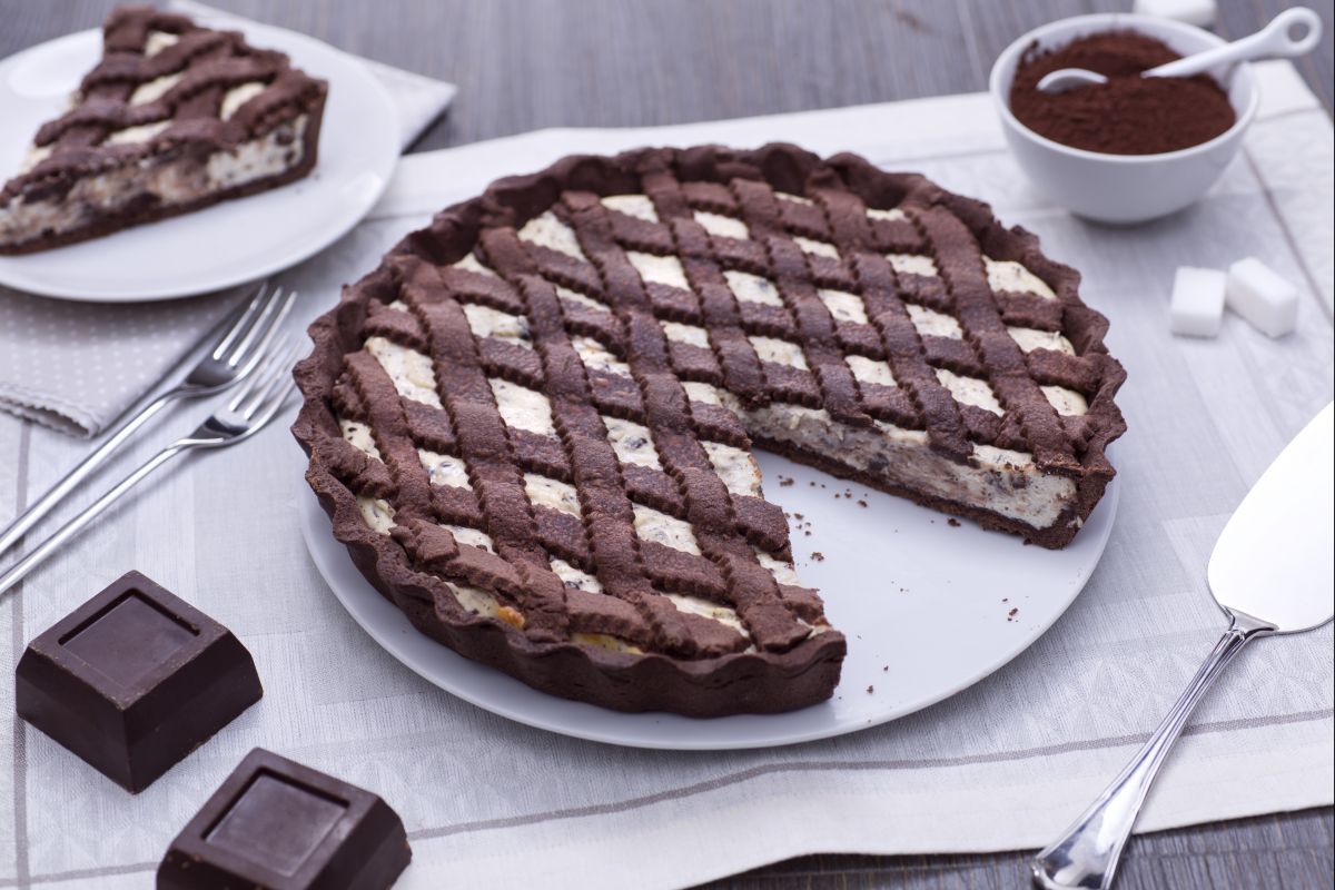 Cocoa tart with ricotta and chocolate cream