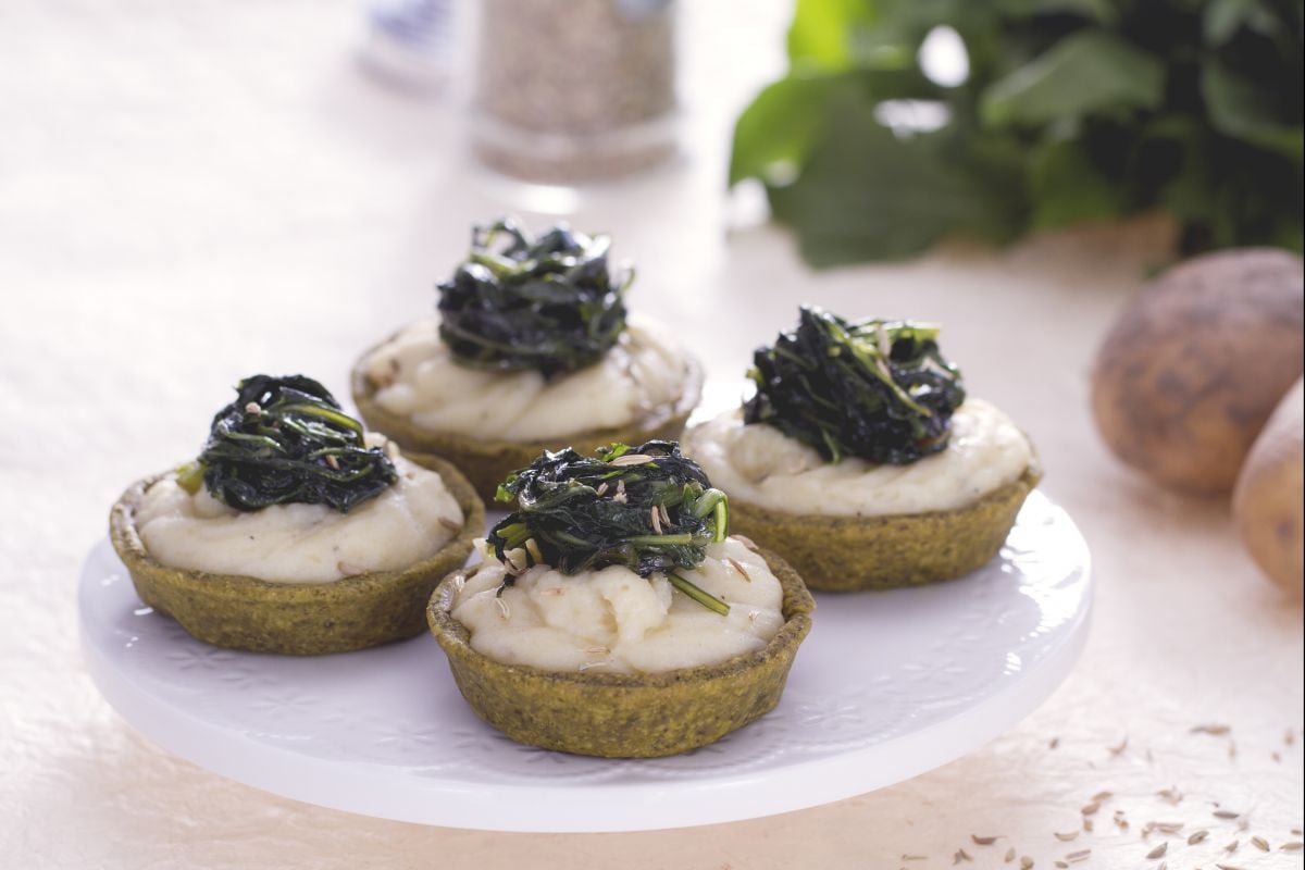 Enkir tartlets with potatoes and chicory