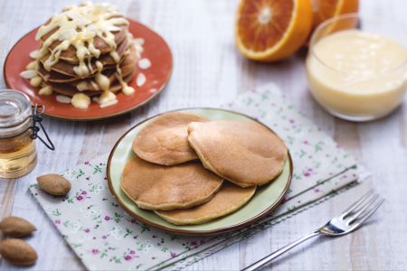 Almond pancakes with orange cream