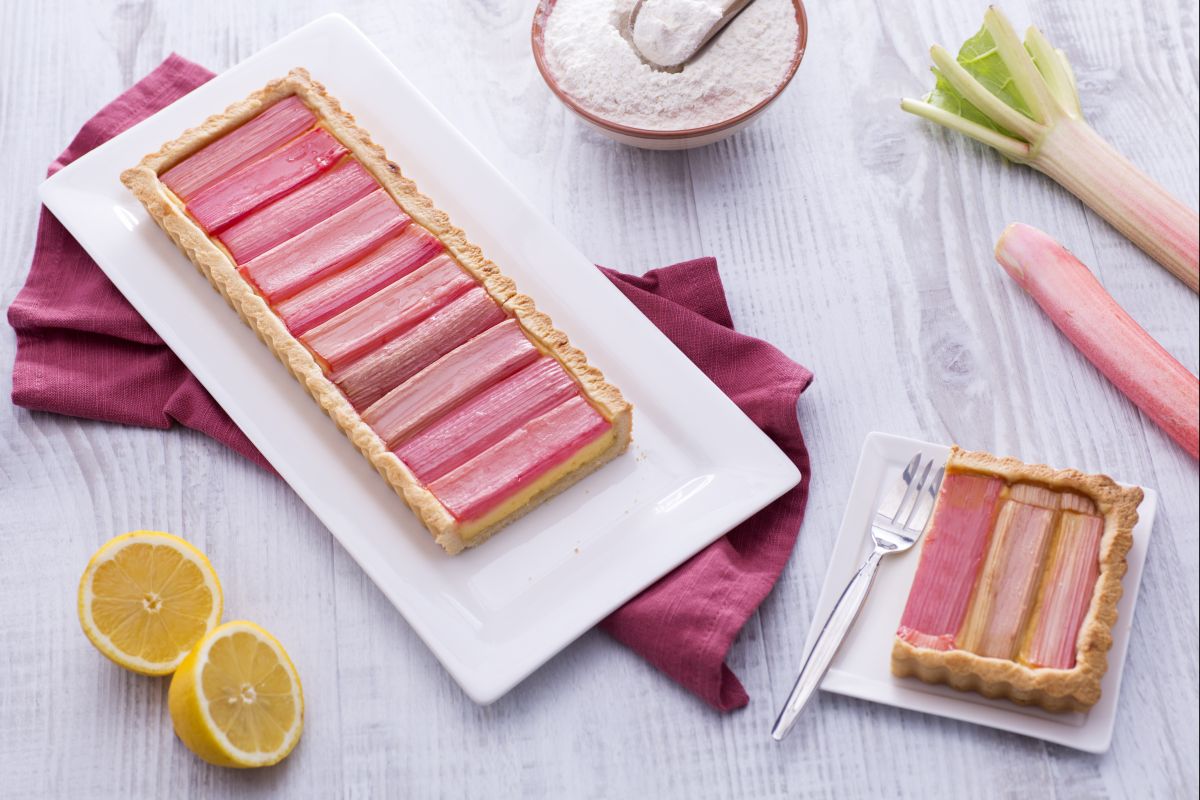 Rhubarb Tart with Lemon Custard