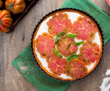 Tomato savory pie with stracciatella