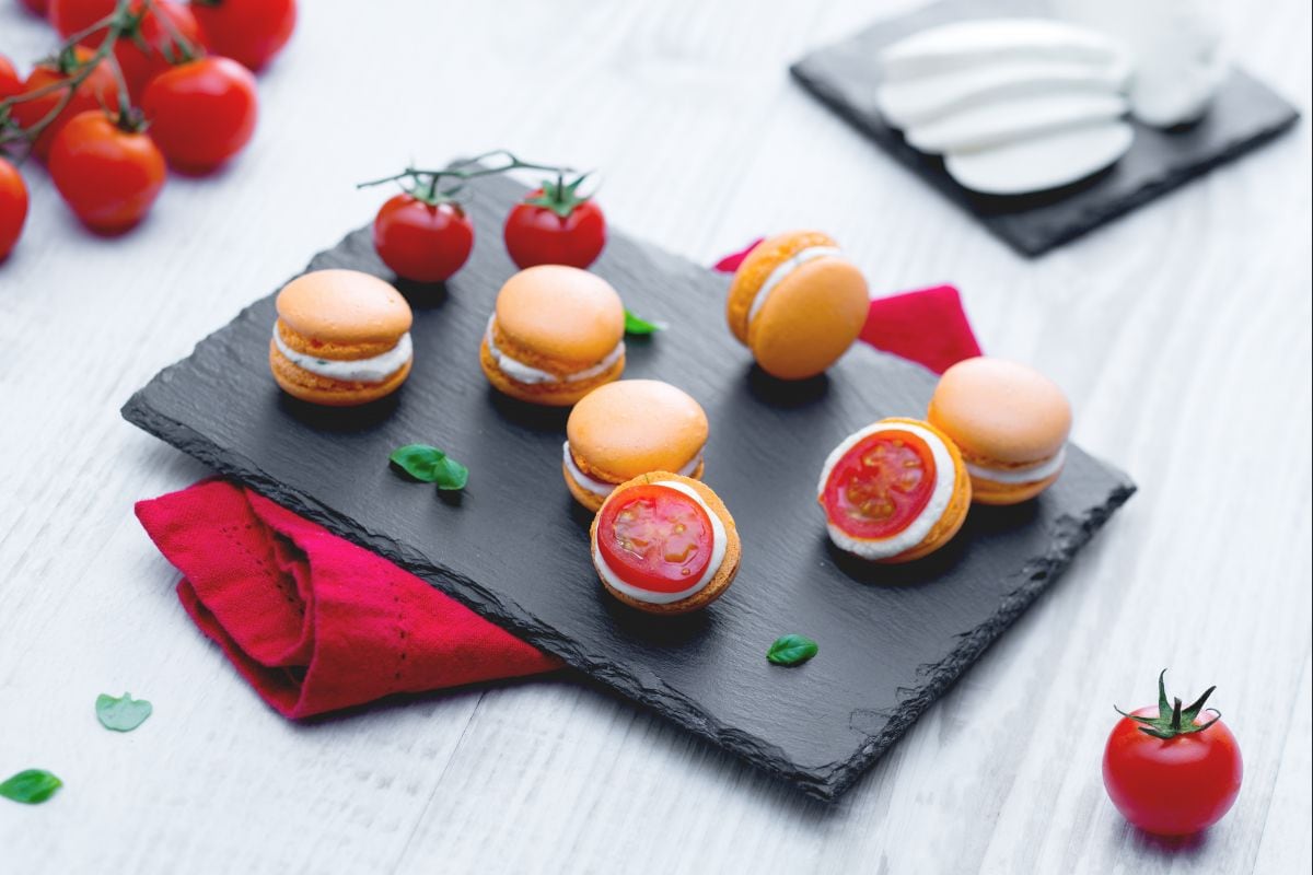 Caprese macarons