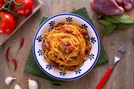 Vermicelli with meat and spicy sauce