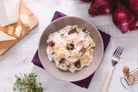 Farfalle with ricotta cream and Tropea red onions