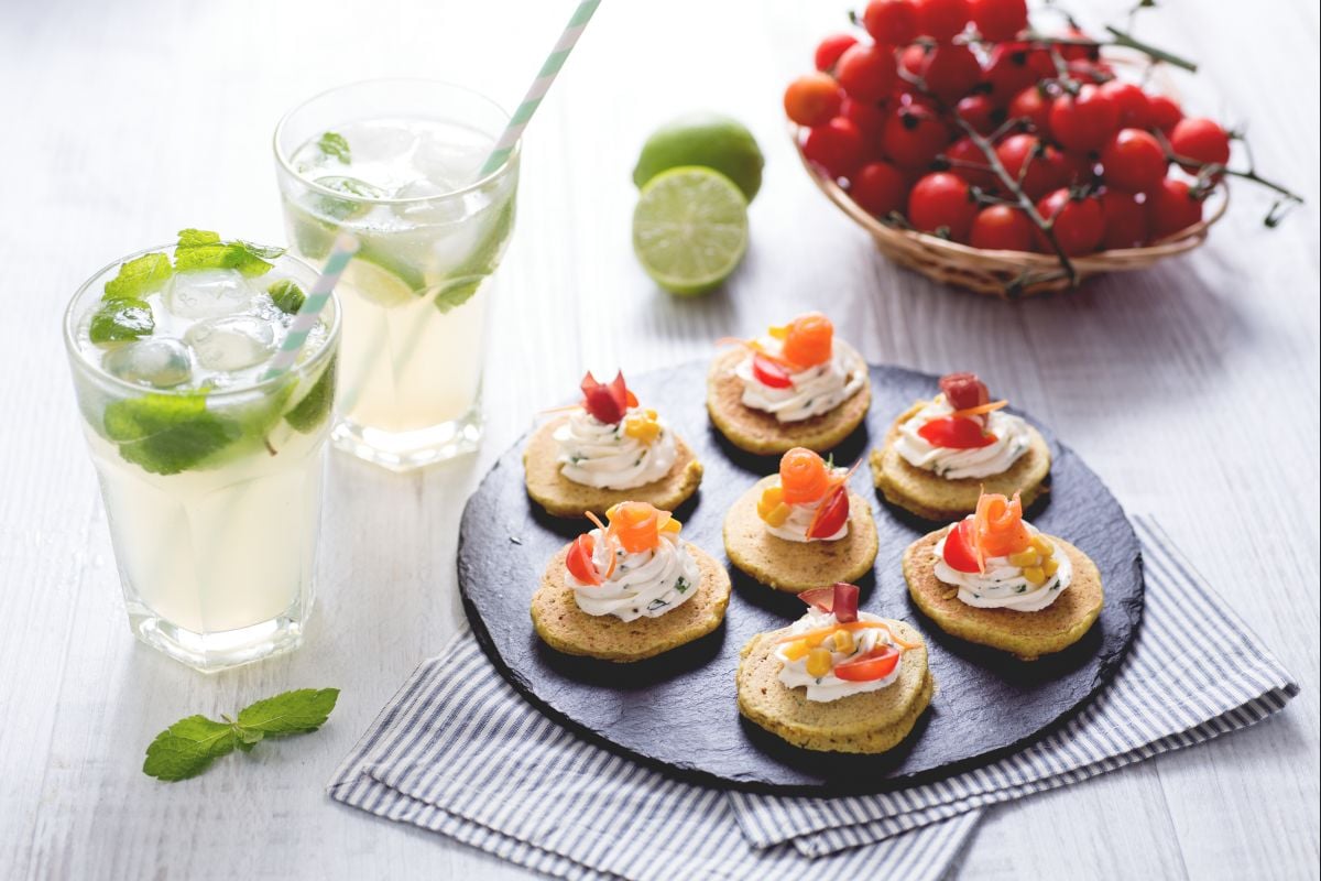 Whole wheat pancakes without milk, eggs, butter with non-alcoholic mojito