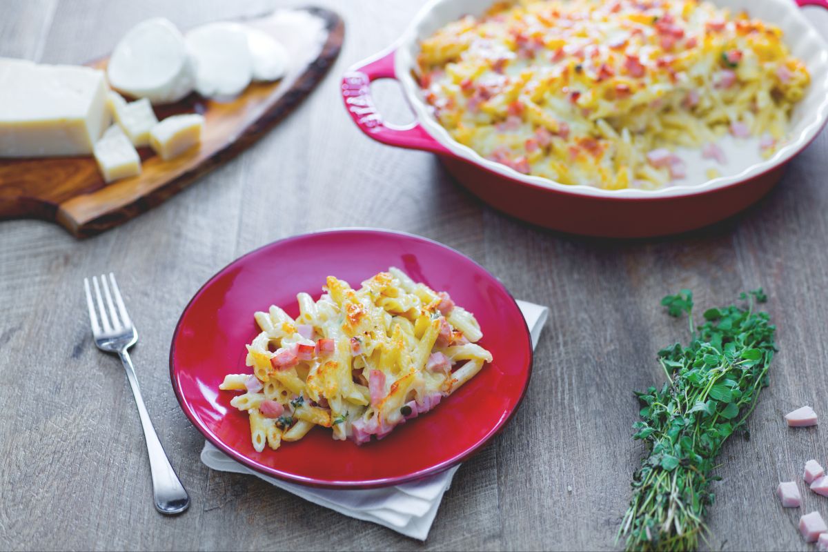 Mini penne casserole with ham and mozzarella