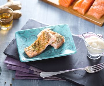 Salmon fillet with green pepper, ginger and lime
