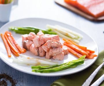 Green tea salmon bites with vegetables