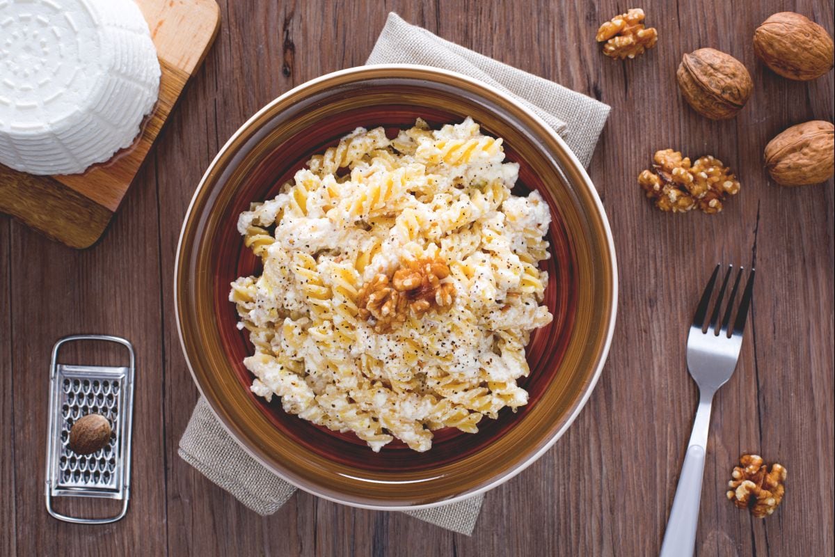 Pasta with ricotta and walnuts
