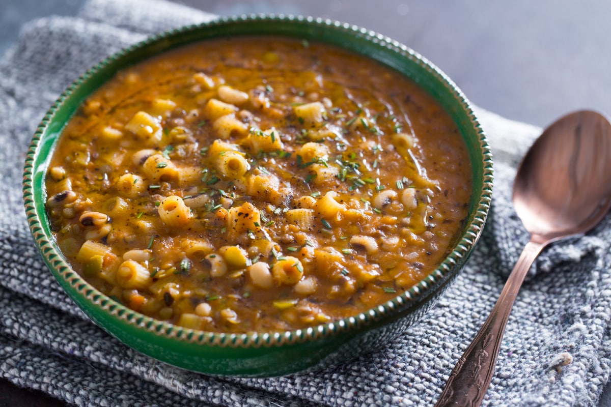 Pasta soup with mixed legumes and bay leaf