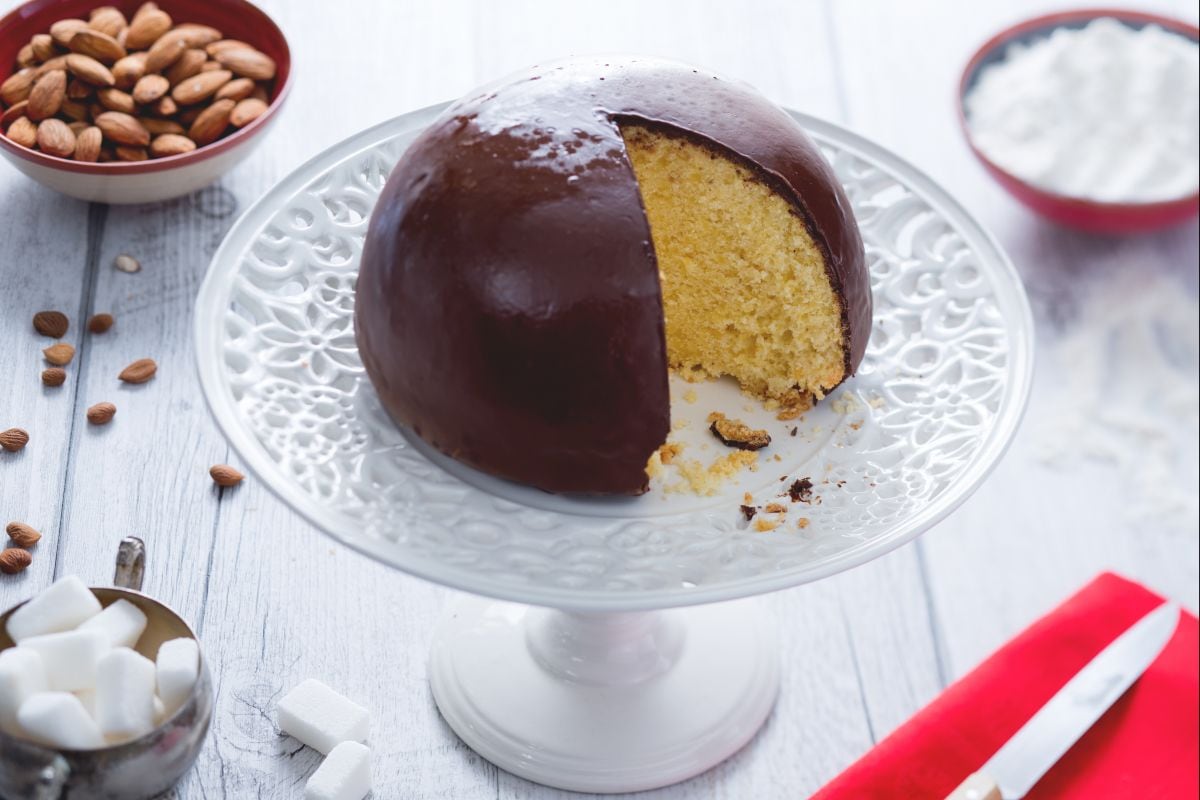 Abruzzo dessert with almonds and chocolate
